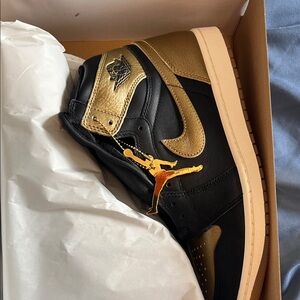 Jordan Men's Black and Gold High-Top Sneakers